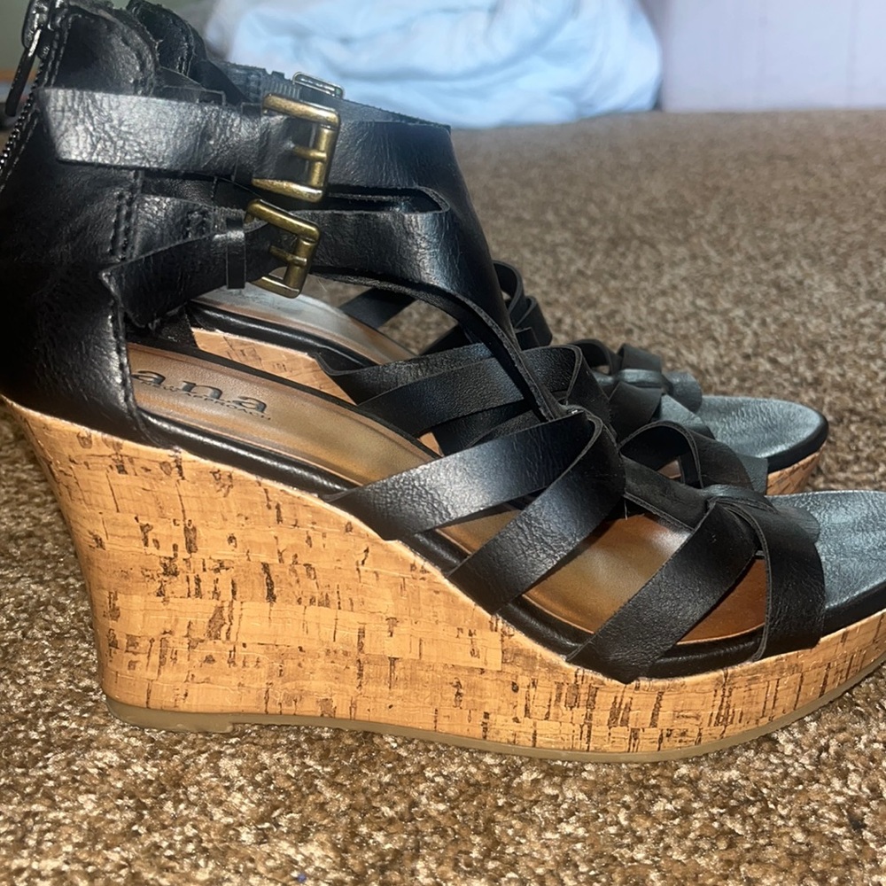 black wedges!